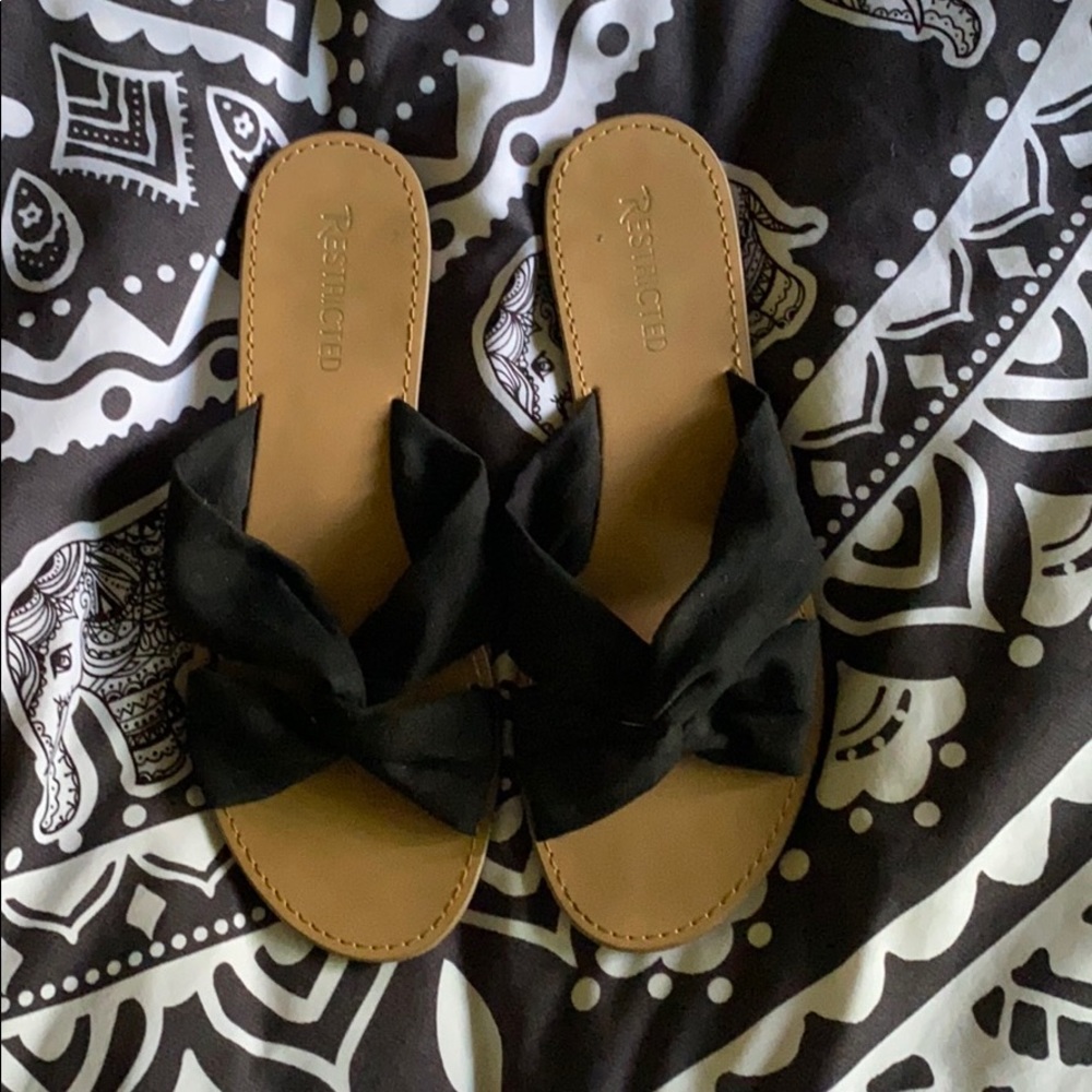NEW Restricted Sandals W9